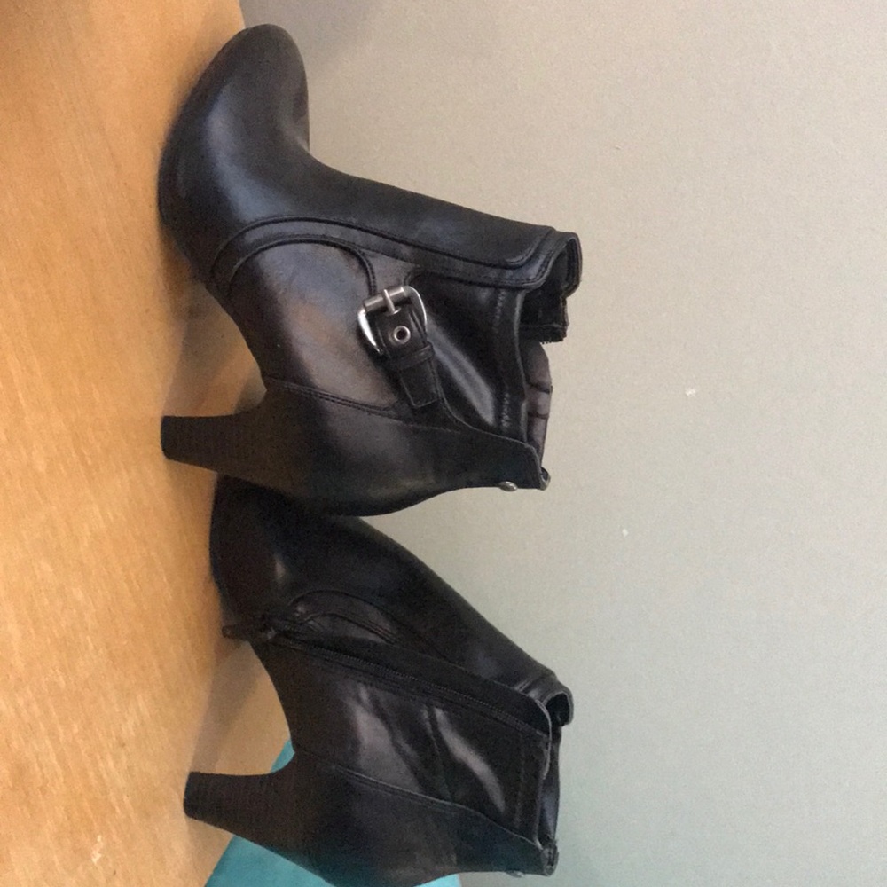 Life stride booties size 8